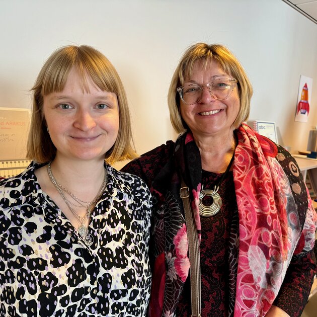 Glada organisatörer från Lunds universitet - Erika och Jana